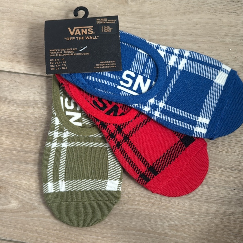 NWT Vans no-show socks (3)Green, Red & Blue Plaid / (2) white socks total (5)